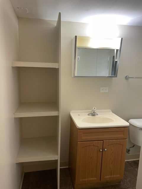 2537 N Austin Ave - Photo 2 of 6