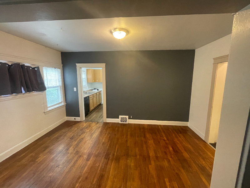 2296 Grandview Ave - Photo 4 of 13