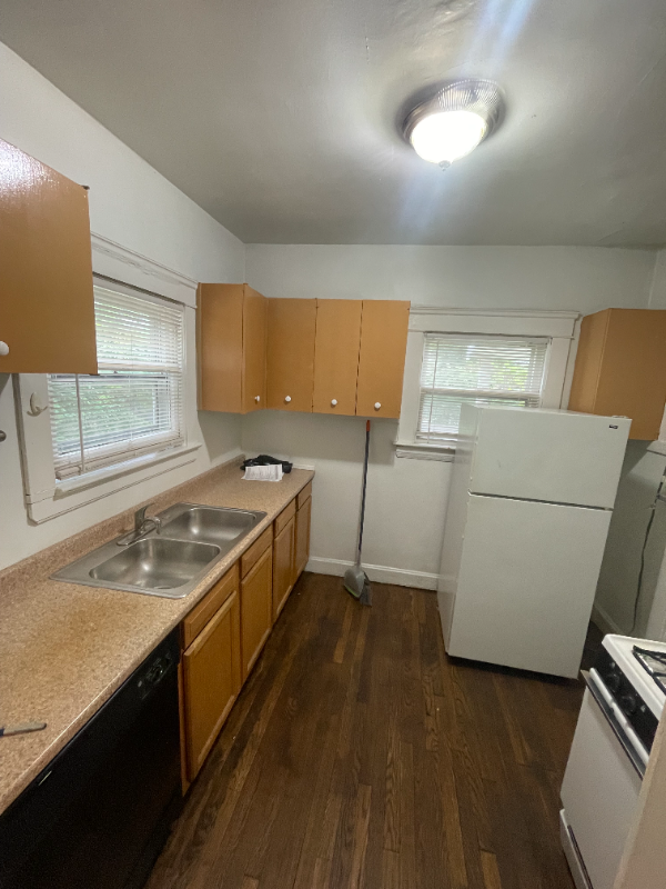 2296 Grandview Ave - Photo 5 of 13