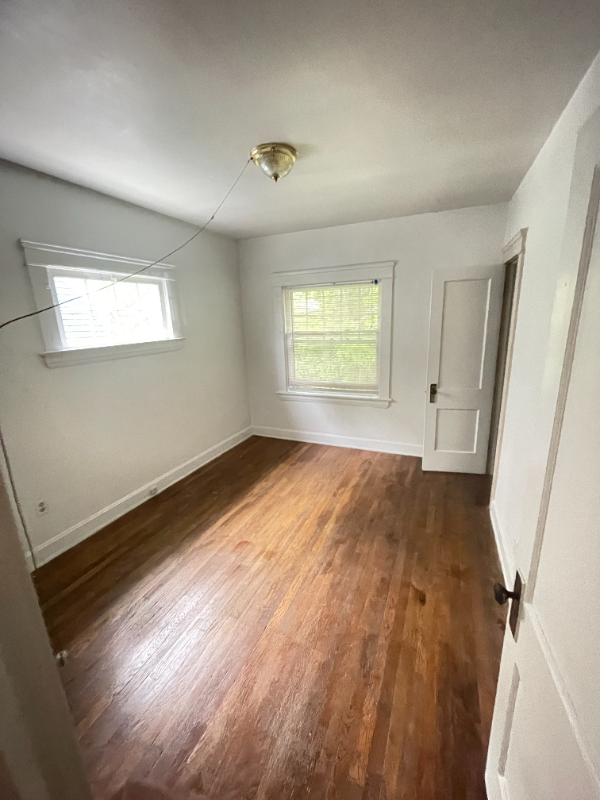 2296 Grandview Ave - Photo 6 of 13