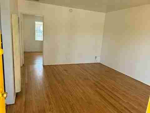 1037 E Spazier Ave #C - Photo 2 of 10