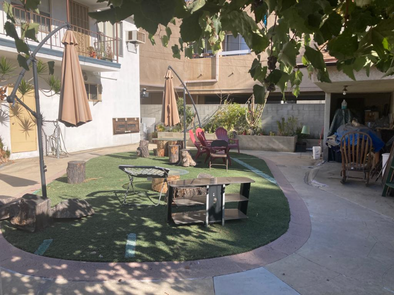 1037 E Spazier Ave #C - Photo 3 of 10