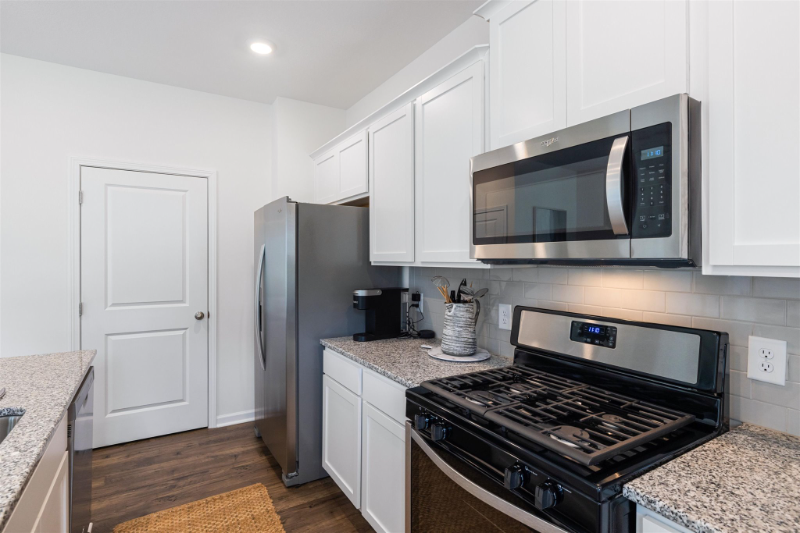 8633 Leeanna Brooke Ln - Photo 4 of 24