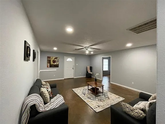 20891 Pine Island Rd - Photo 3 of 14