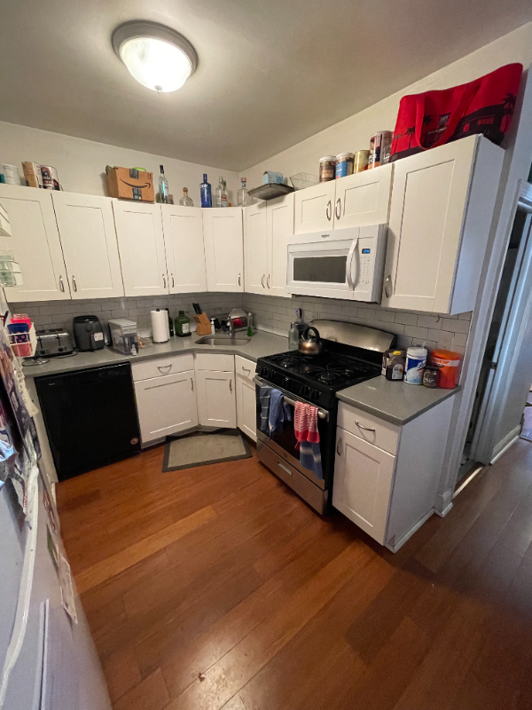 4045 Locust St - Photo 3 of 10