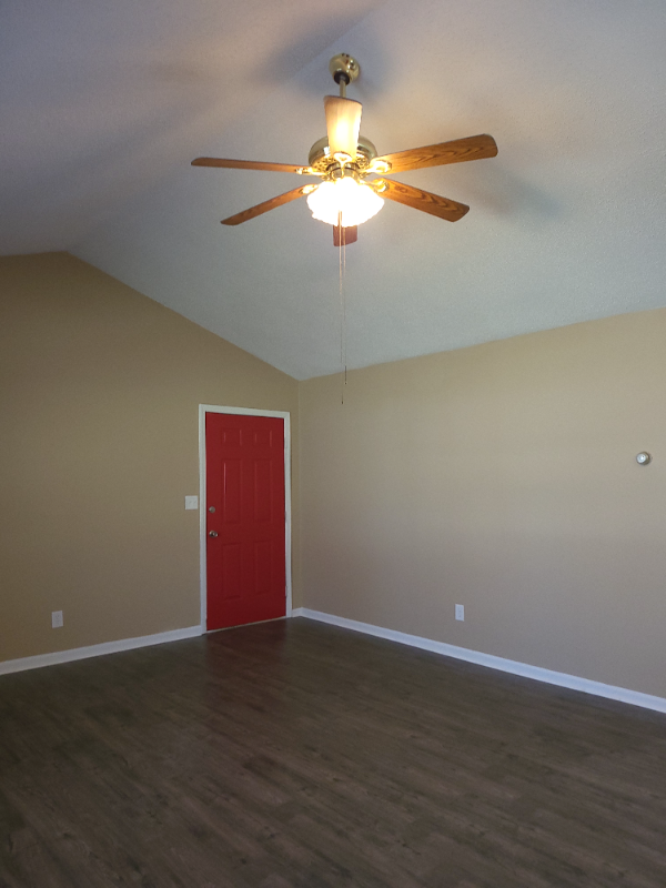 604 Prince Dr - Photo 2 of 31