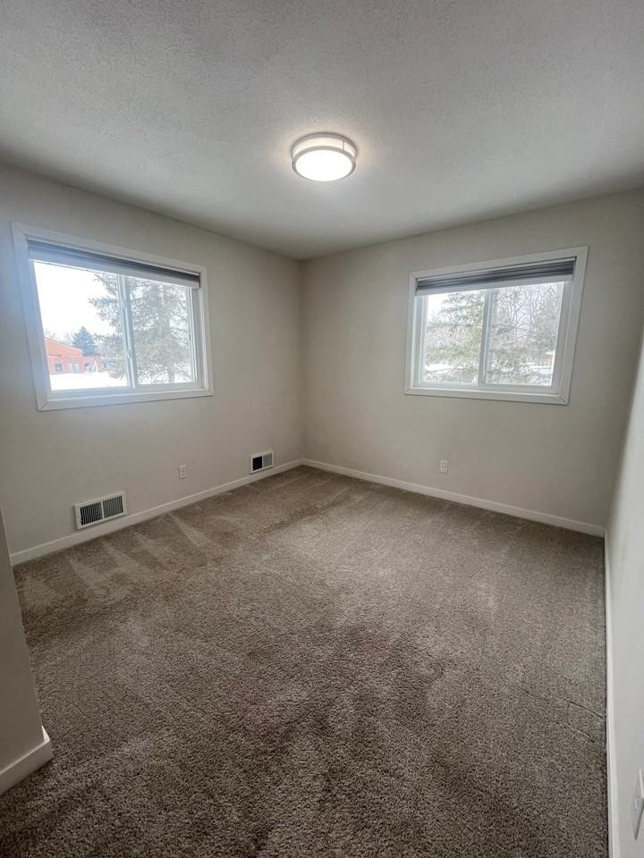 928 Bartelmy Ln N #1 - Photo 6 of 14