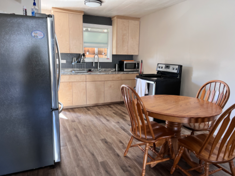 319 W Kenedy Ave - Photo 2 of 8