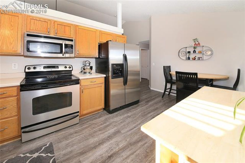 2220 Lisa Dr - Photo 2 of 17