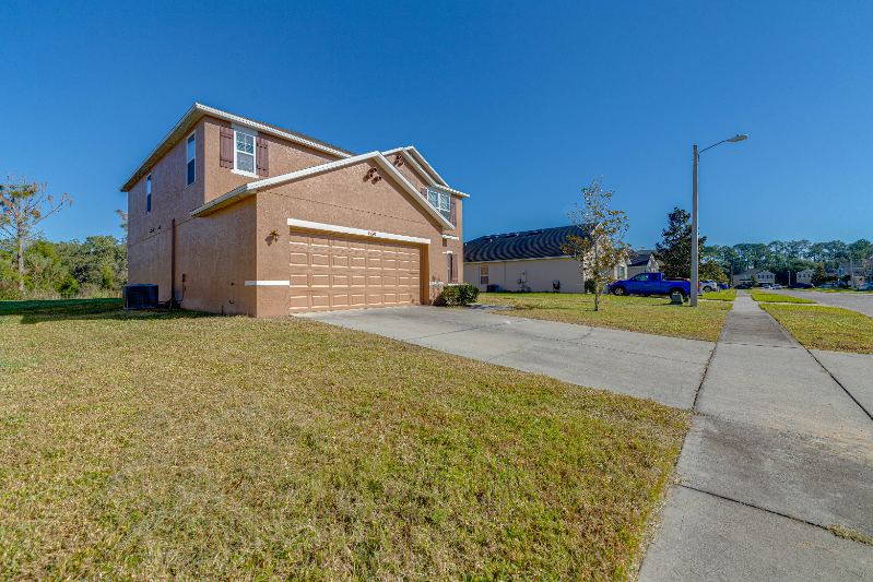 16647 Broadford Ln - Photo 2 of 38