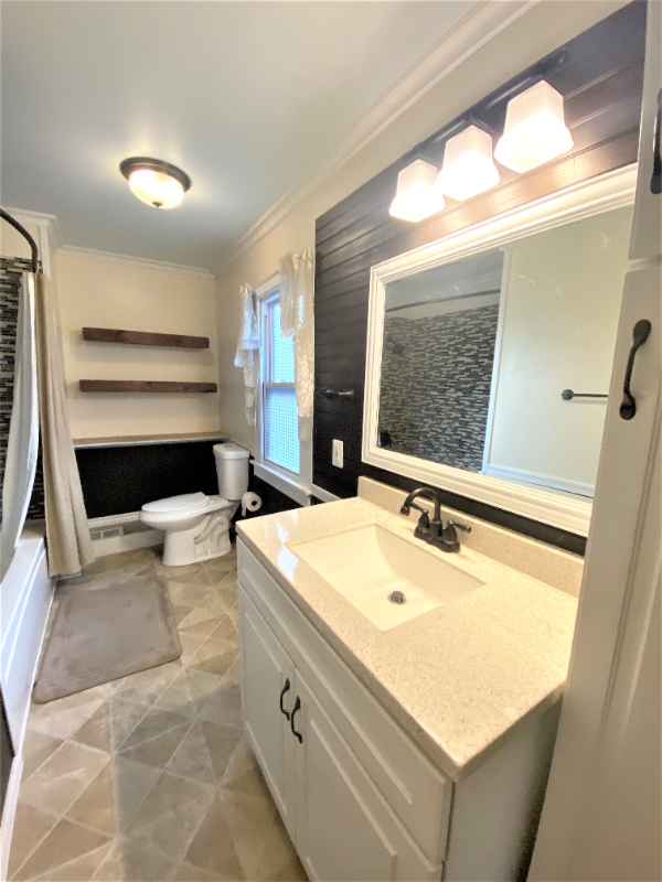 672 Bloom Rd - Photo 2 of 8