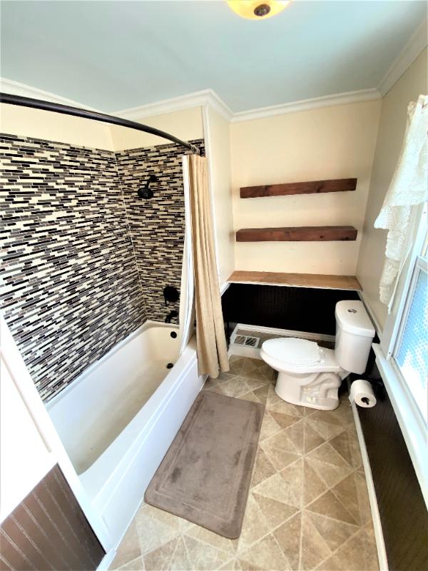 672 Bloom Rd - Photo 3 of 8