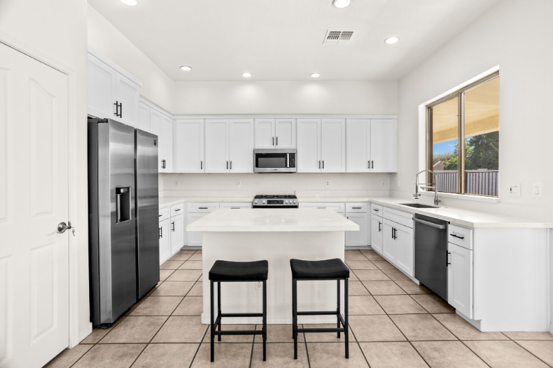 1247 E Kenwood St - Photo 7 of 27