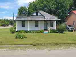featured image of 101 E 2nd St