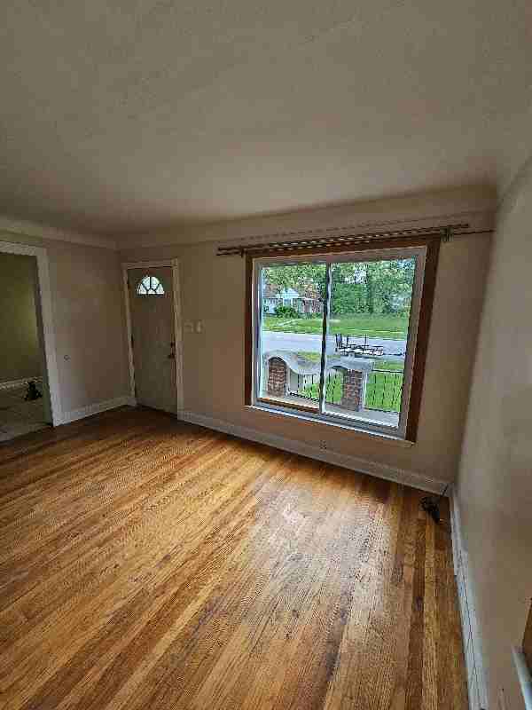 15712 Evergreen Rd - Photo 5 of 10