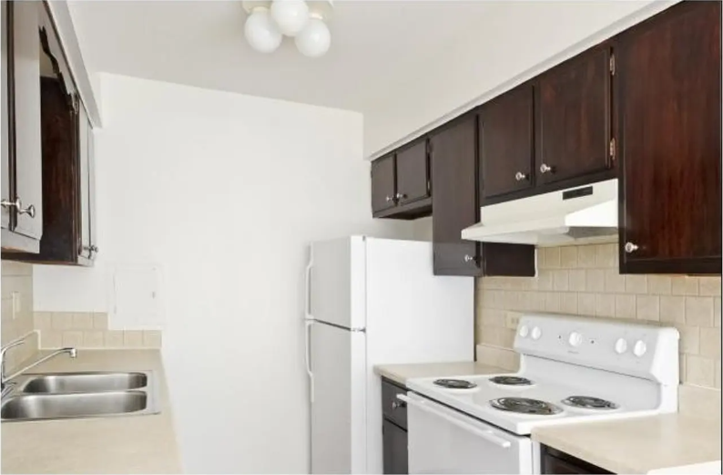 3060 Kathe Ln - Photo 4 of 7