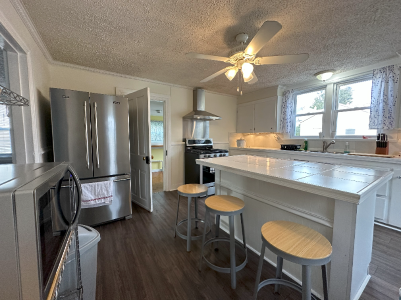 960 Vine St - Photo 3 of 4