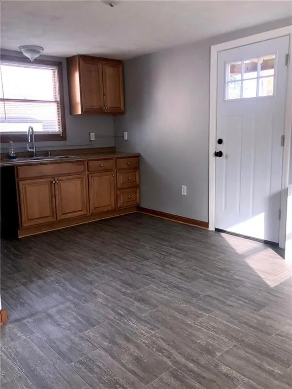 411 Locust St - Photo 5 of 22