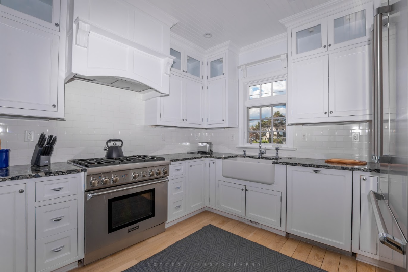 2123 Fairfield Beach Rd - Photo 5 of 19