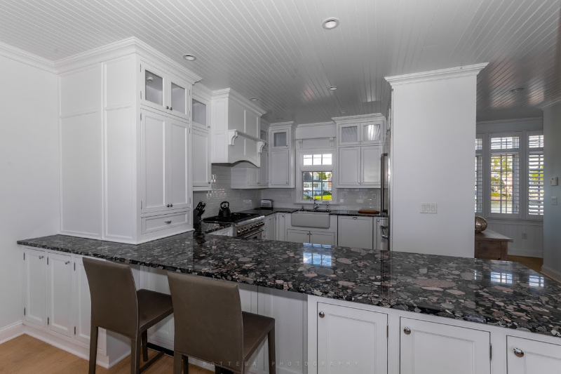 2123 Fairfield Beach Rd - Photo 6 of 19