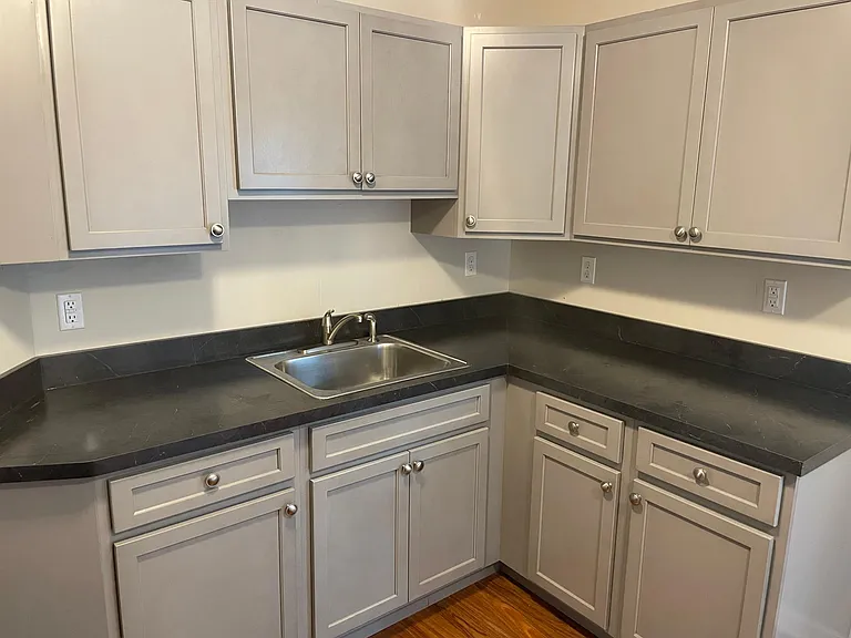 4 Willoughby St #1stFL - Photo 2 of 19