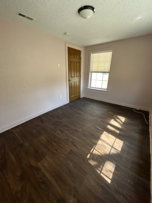 507 S Houston St - Photo 6 of 33