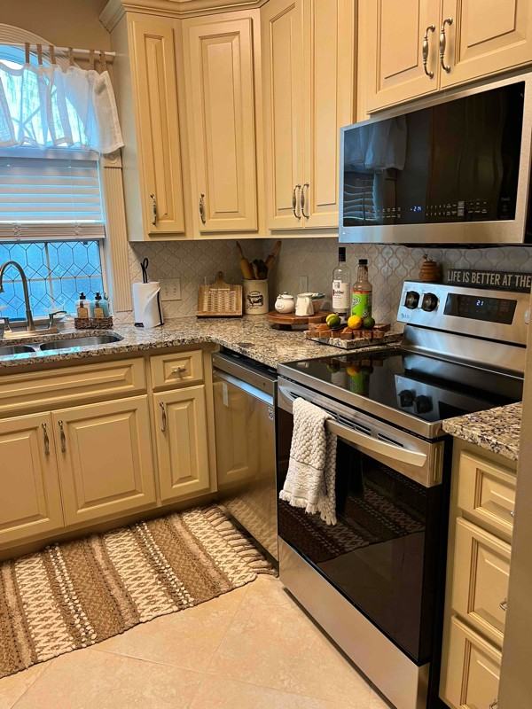 4281 Hibiscus Dr #103 - Photo 3 of 11