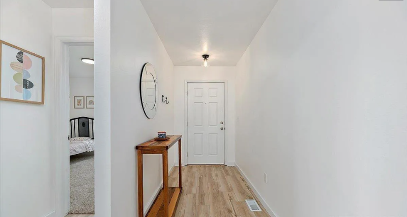 765 Sw Portal St - Photo 3 of 25