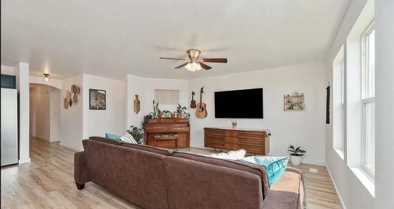 765 Sw Portal St - Photo 5 of 25