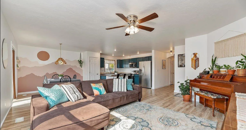 765 Sw Portal St - Photo 6 of 25