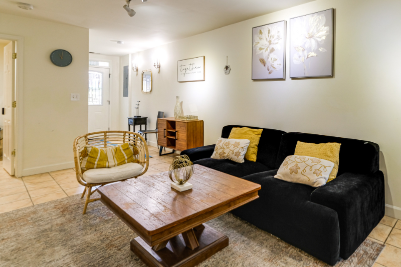 4316 4th St Nw #B - Photo 2 of 18