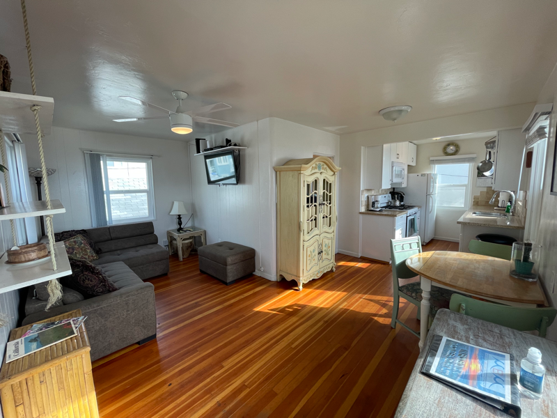 707 Seagirt Ct - Photo 4 of 26