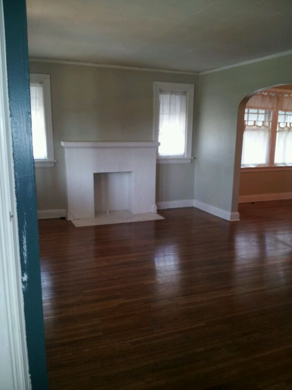 1610 E 14th St - Photo 3 of 11