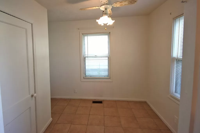 113 S Chicago St #1 - Photo 6 of 8