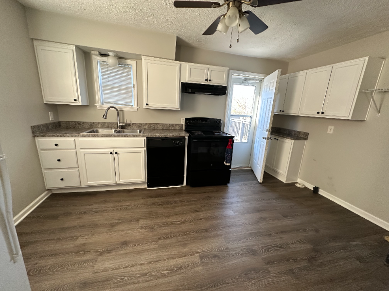 4610 Picadilly Ave - Photo 4 of 9