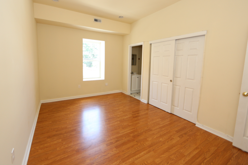 1447 N 17th St #B - Photo 7 of 10