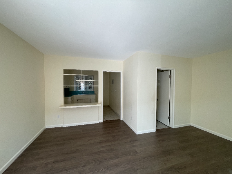 14207 Sylvan St - Photo 5 of 20