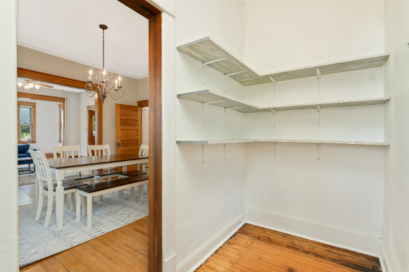 567 Ottawa Ave - Photo 6 of 19