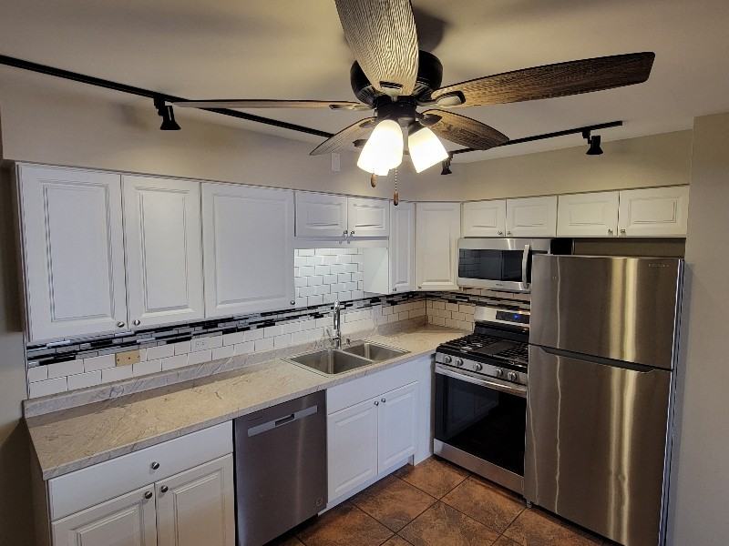 707 Lake St - Photo 2 of 19