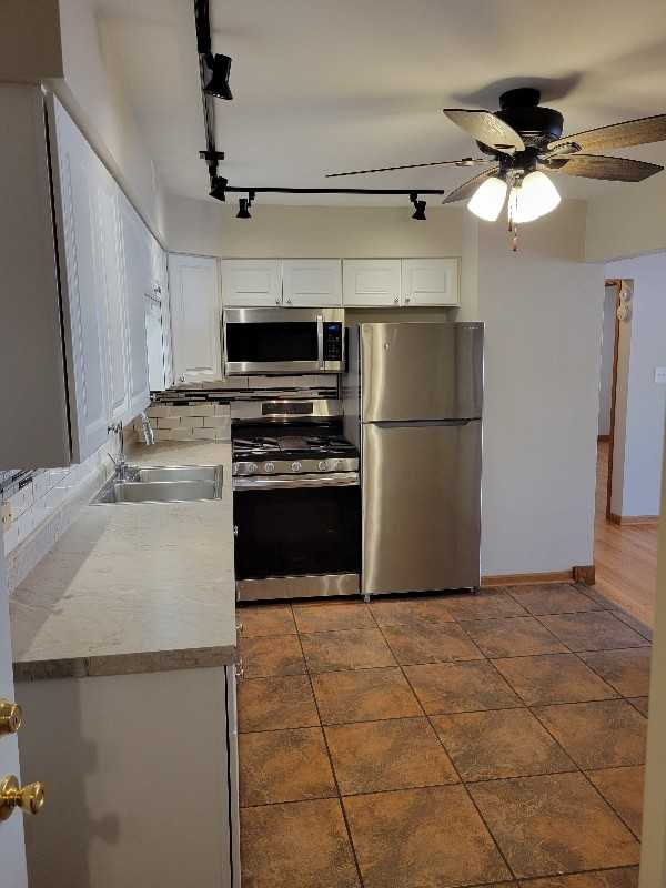 707 Lake St - Photo 4 of 19