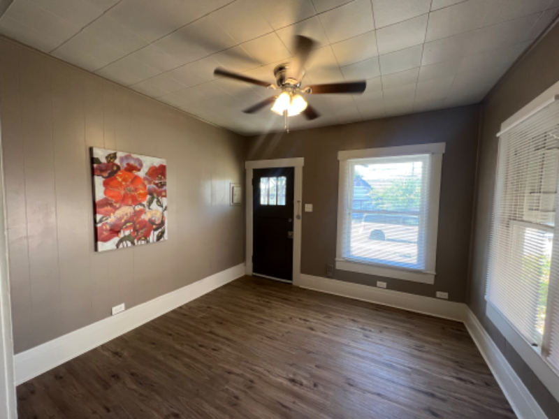 521 W Ridgewood Ct - Photo 6 of 22