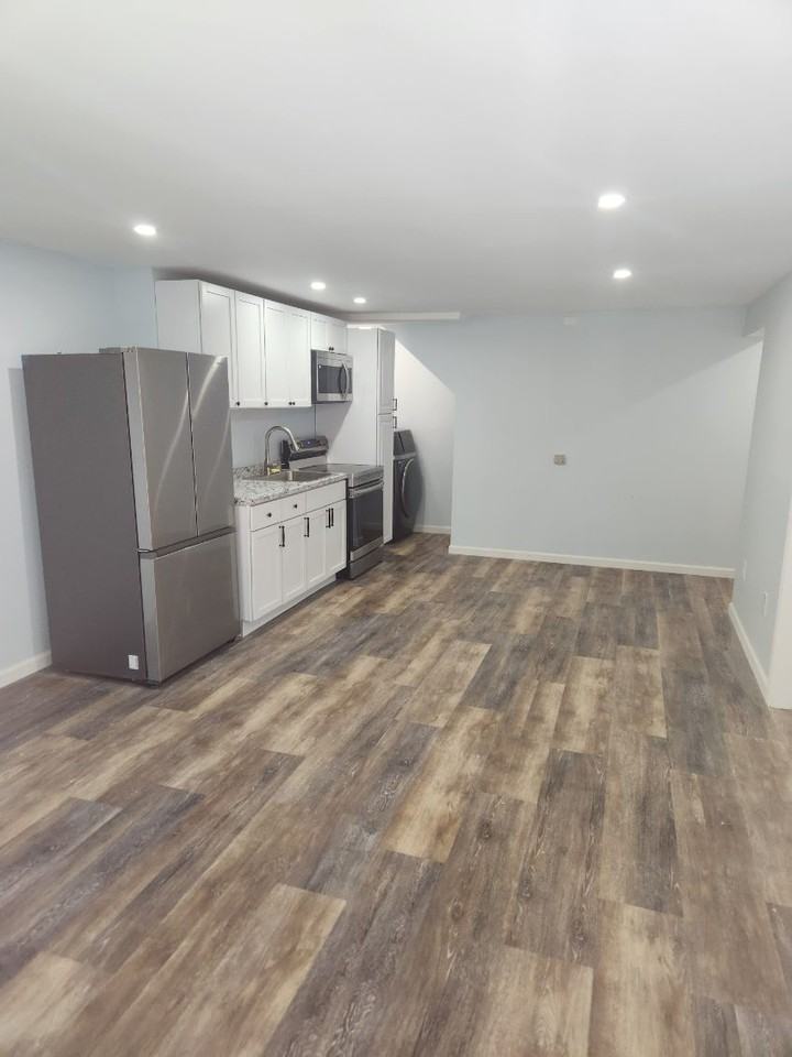 2119 Oaklyn Dr #B - Photo 2 of 11