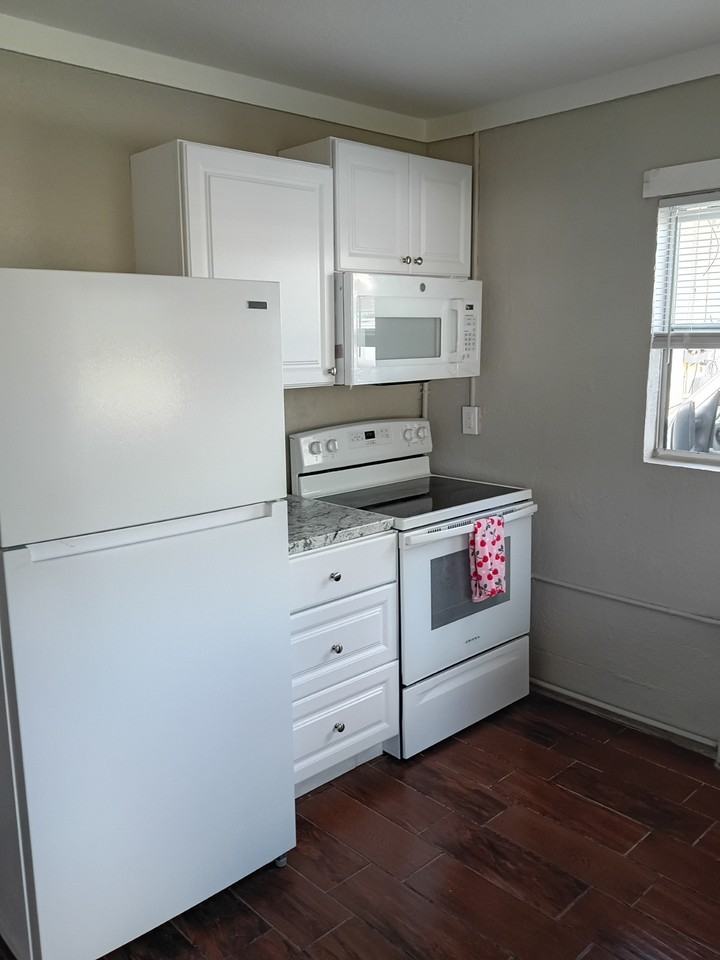 1208 N 17th St #NA - Photo 3 of 7