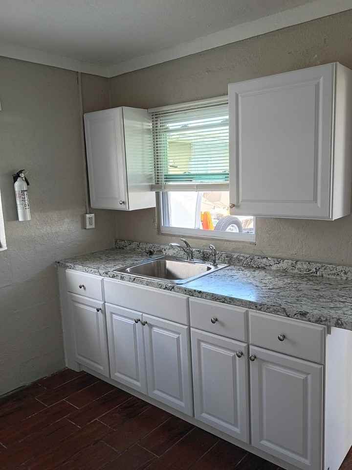 1208 N 17th St #NA - Photo 6 of 7