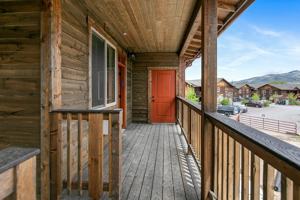 featured image of 6240 3 Needles #202