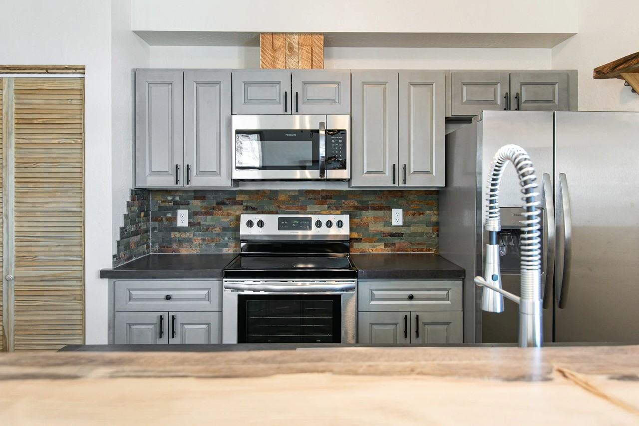 6240 3 Needles #202 - Photo 2 of 7