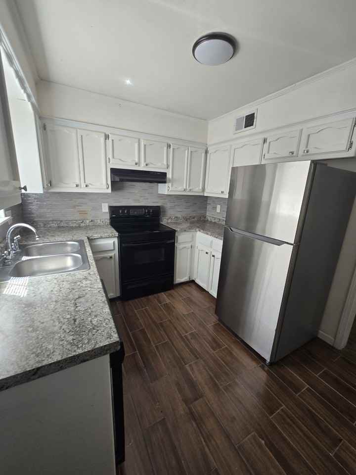 3115 Toulon Dr #D - Photo 2 of 11