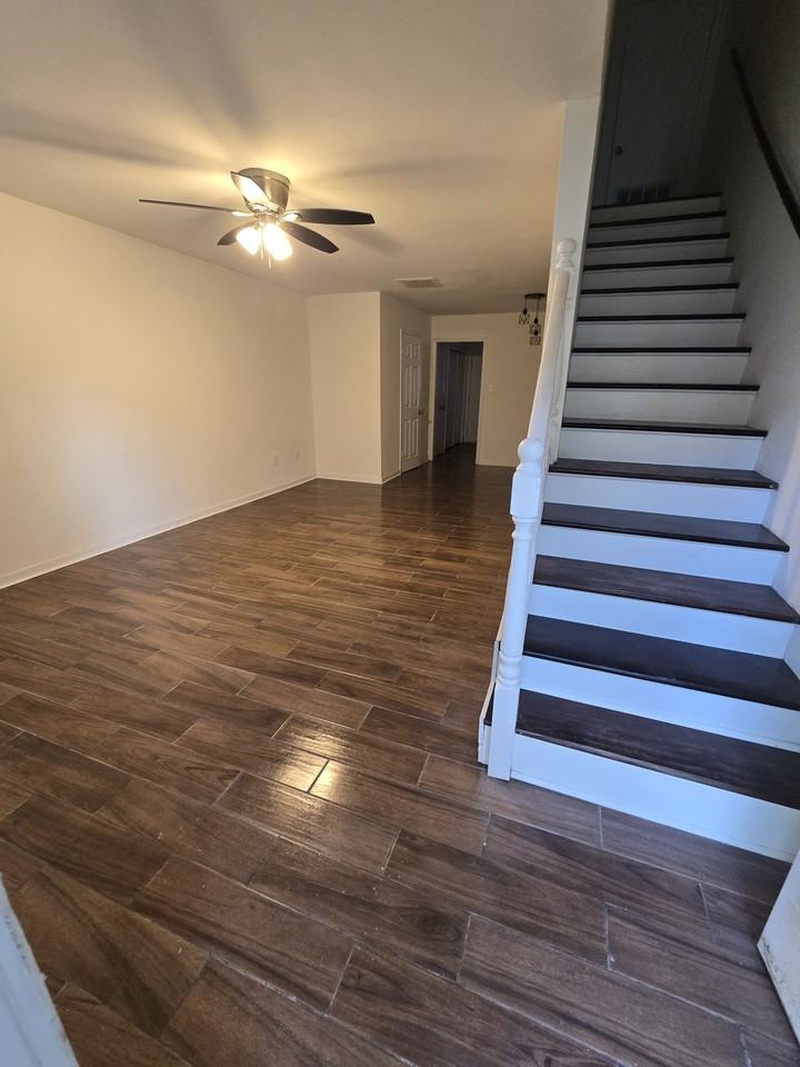 3115 Toulon Dr #D - Photo 3 of 11