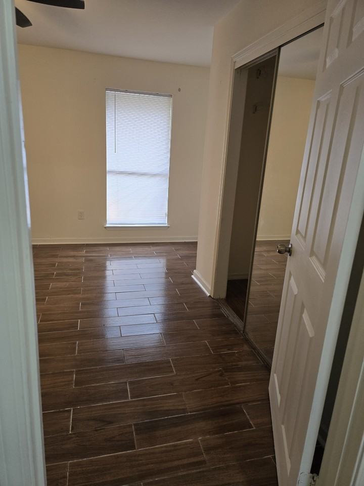 3115 Toulon Dr #D - Photo 7 of 11