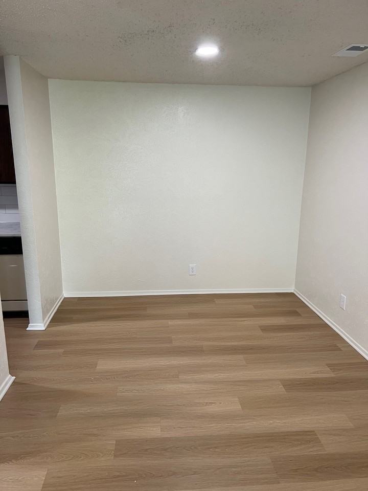 2800 Victory Dr #308 - Photo 3 of 9